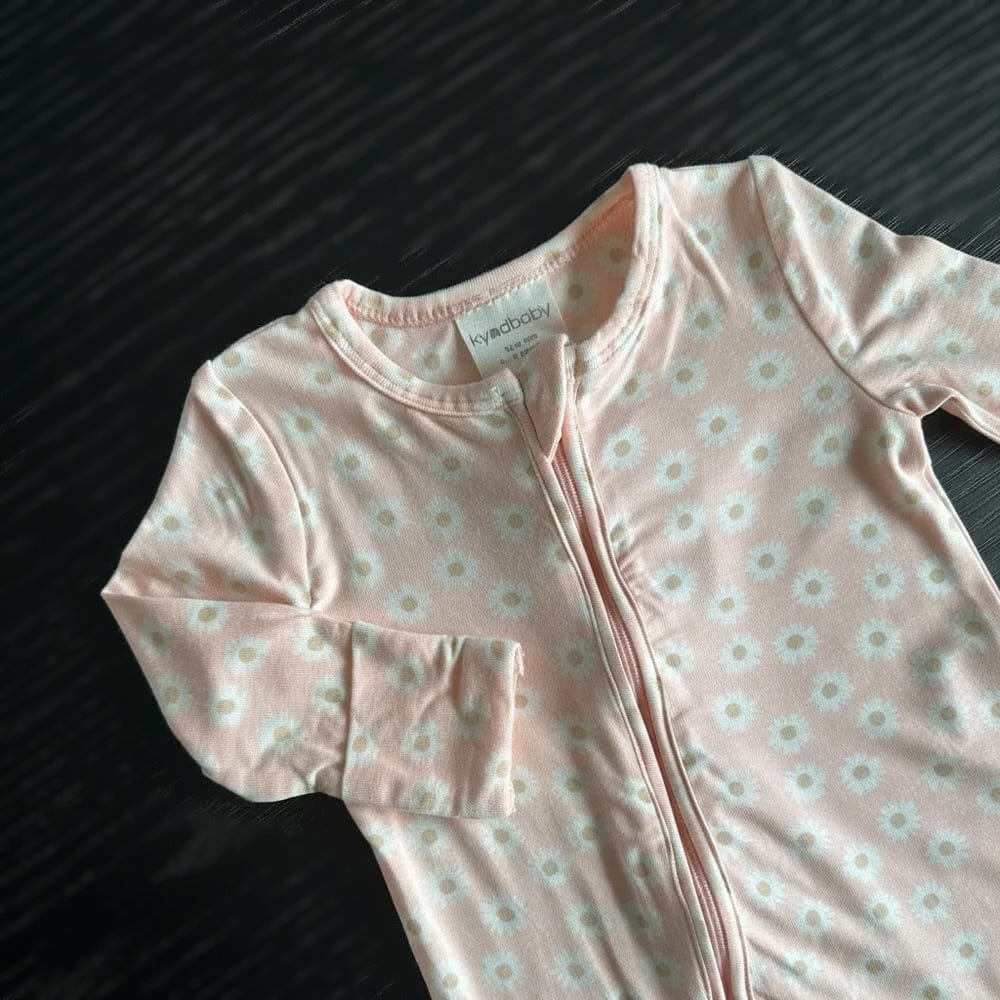 Kynd Baby Day or Night Onesie - Daisy Charm 0-3 Mths 000 by Kynd Baby