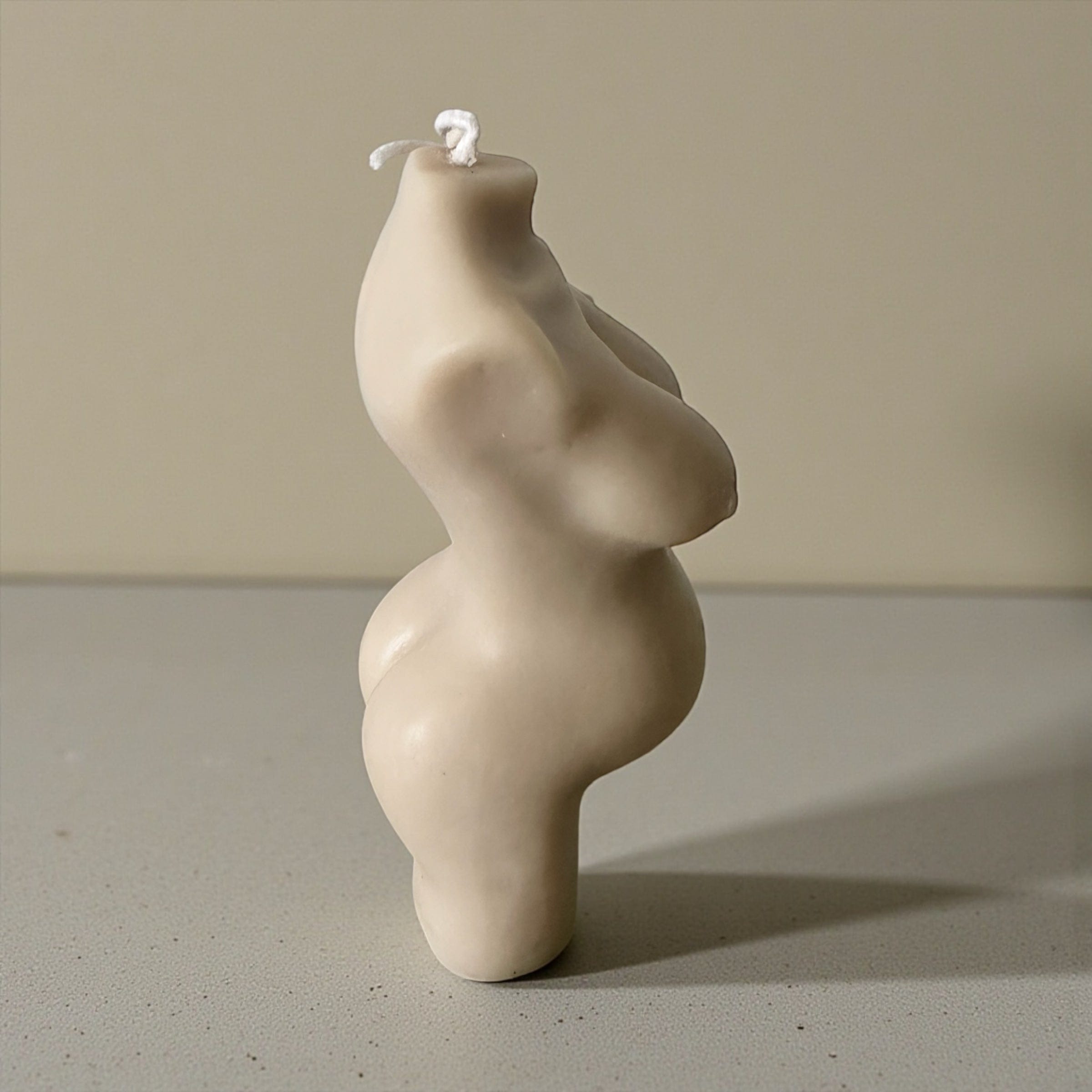 Pregnant Mother Body Candle – Ivory & Mocha (Japanese Honeysuckle / Lychee & Guava) by Mummy&Mia Candles