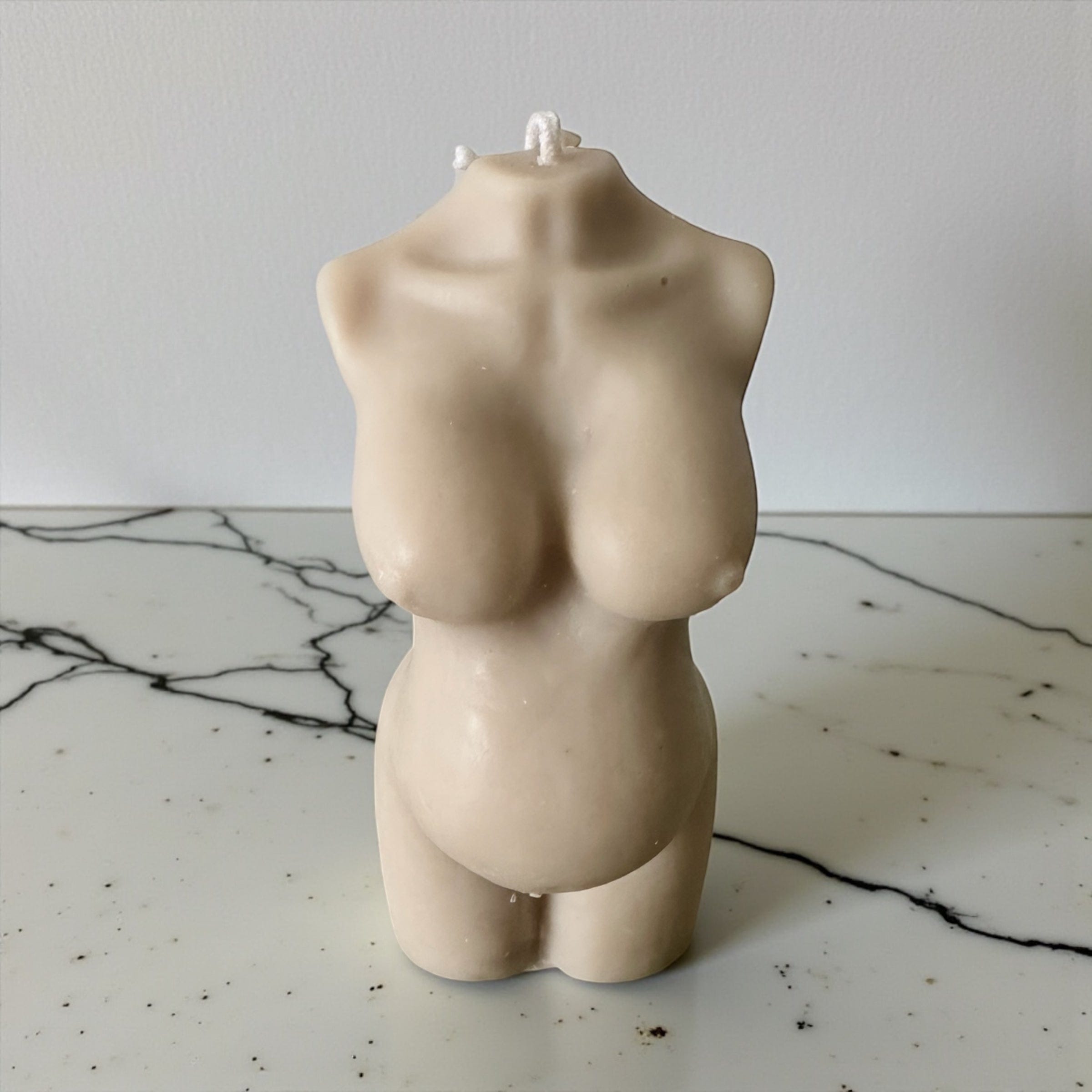 Pregnant Mother Body Candle – Ivory & Mocha (Japanese Honeysuckle / Lychee & Guava) by Mummy&Mia Candles