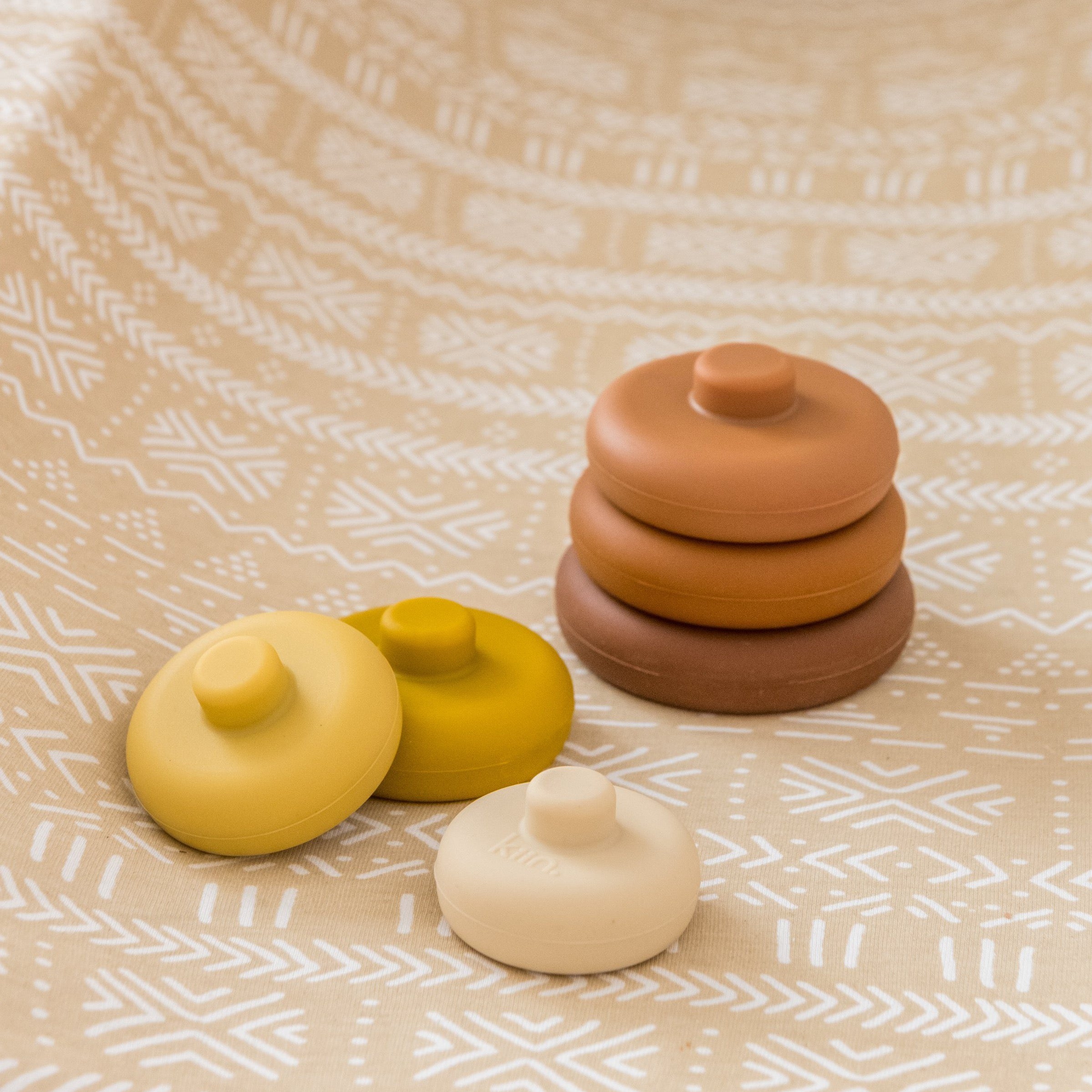 stacking tower. by Kiin
