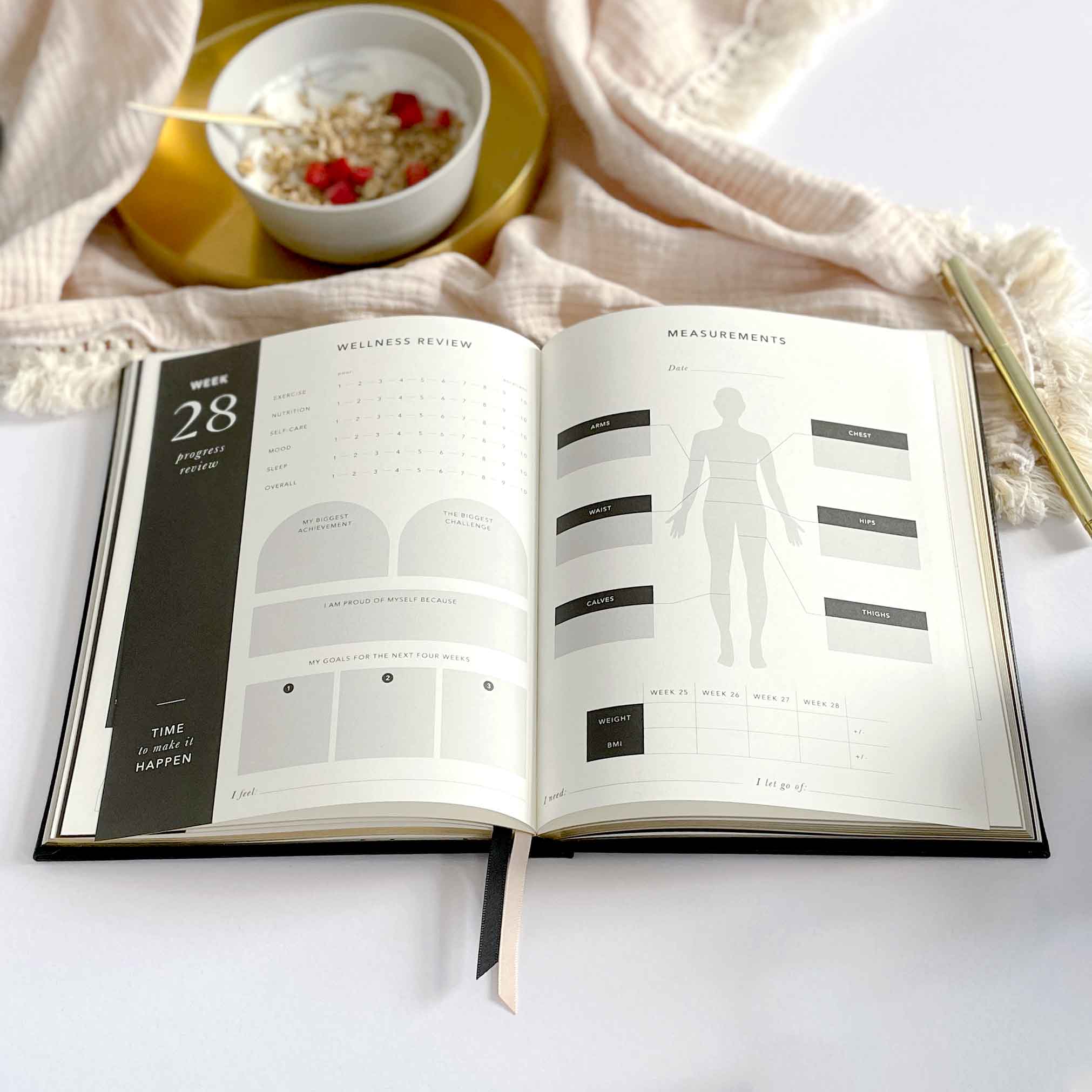 The Daily Fitness Planner - 365 Days of Movement, Meals & Motivation by Blush And Gold