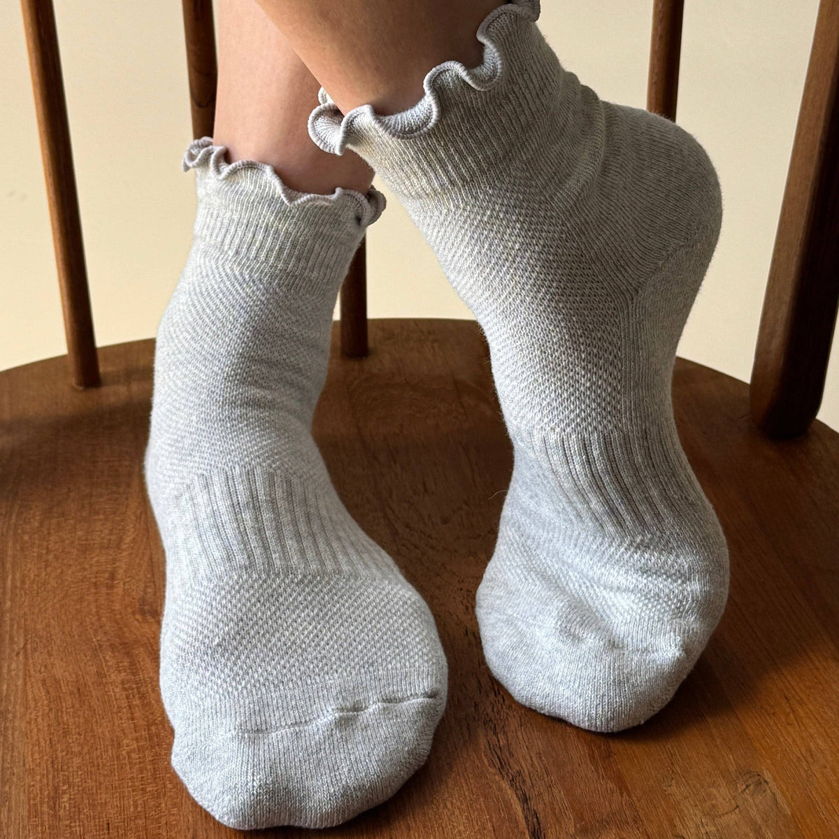Le Bon Shoppe Ruffle Hugger Crew Sock – Grey/Vanilla by Le Bon Shoppe
