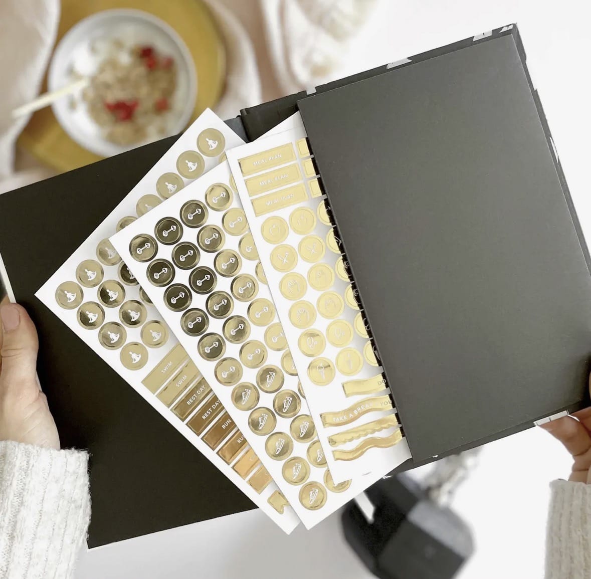 The Daily Fitness Planner - 365 Days of Movement, Meals & Motivation by Blush And Gold